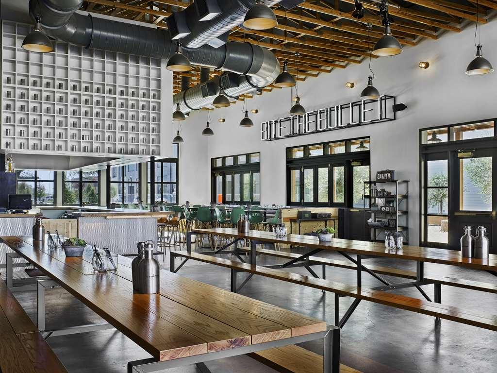 Cavalry Court, By Valencia Hotel Collection College Station Restoran fotoğraf