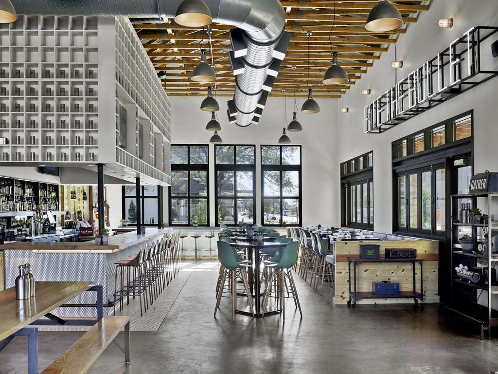 Cavalry Court, By Valencia Hotel Collection College Station Restoran fotoğraf