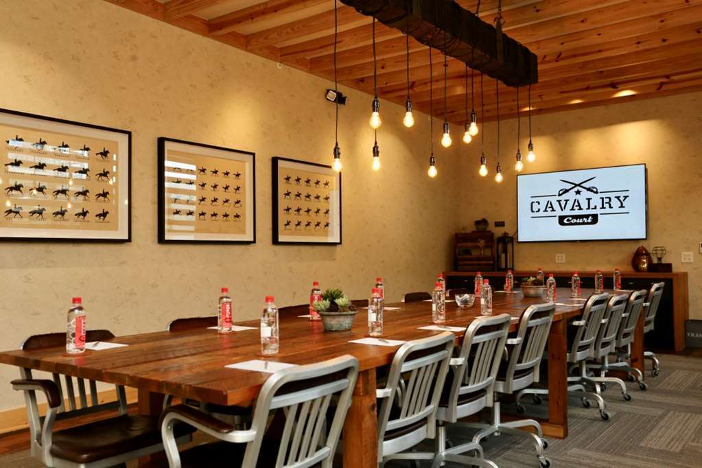Cavalry Court, By Valencia Hotel Collection College Station Konforlar fotoğraf